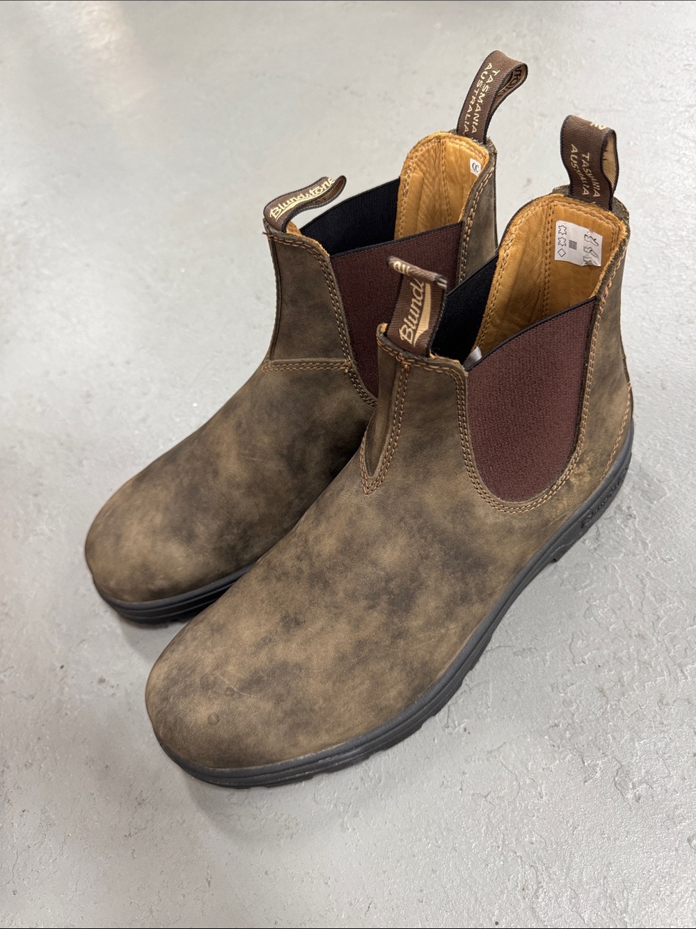 Blundstone Men's Chukka Boots in Distressed Brown with Dark Brown Elastic